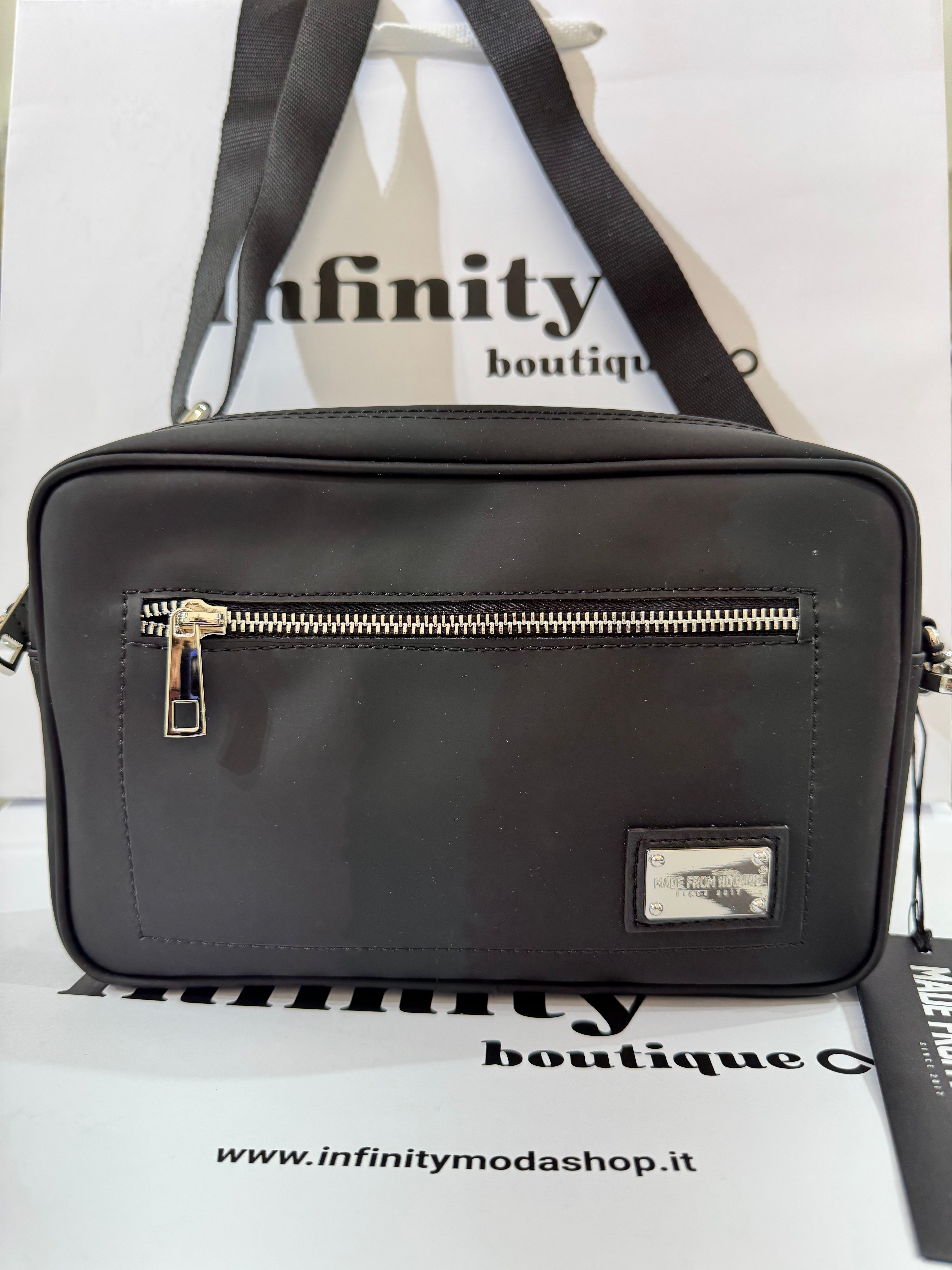 Borsa a Tracolla Nera "NAVE FROM NOTHING"