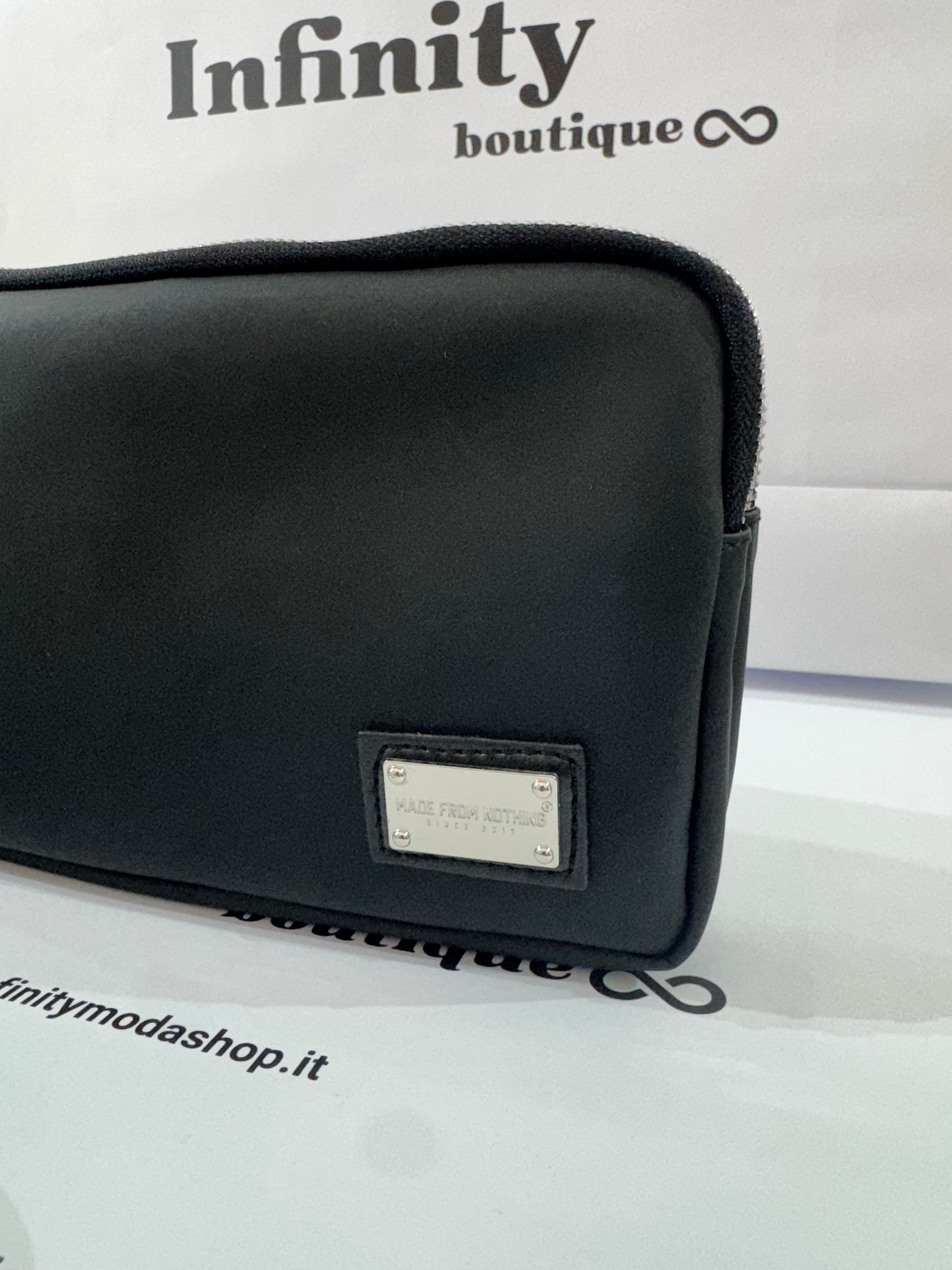 Pochette in ecopelle MFN, elegante e versatile.